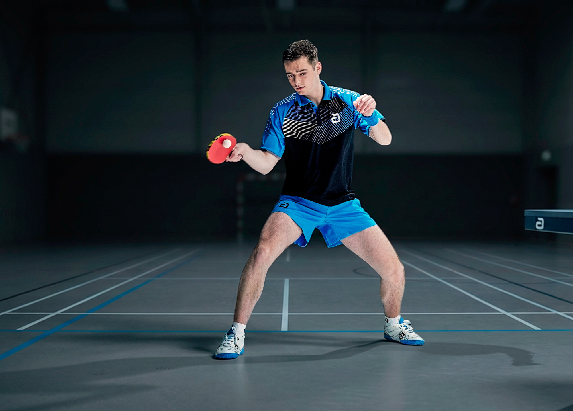 andro-Shirt-Avos-schwarz-blau-02-Action-300-021-259-72dpi